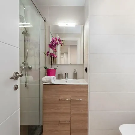 Always Easy I Bermingham Daire San Sebastián