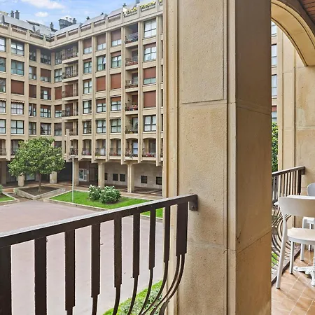 Always Easy I Bermingham Apartment *